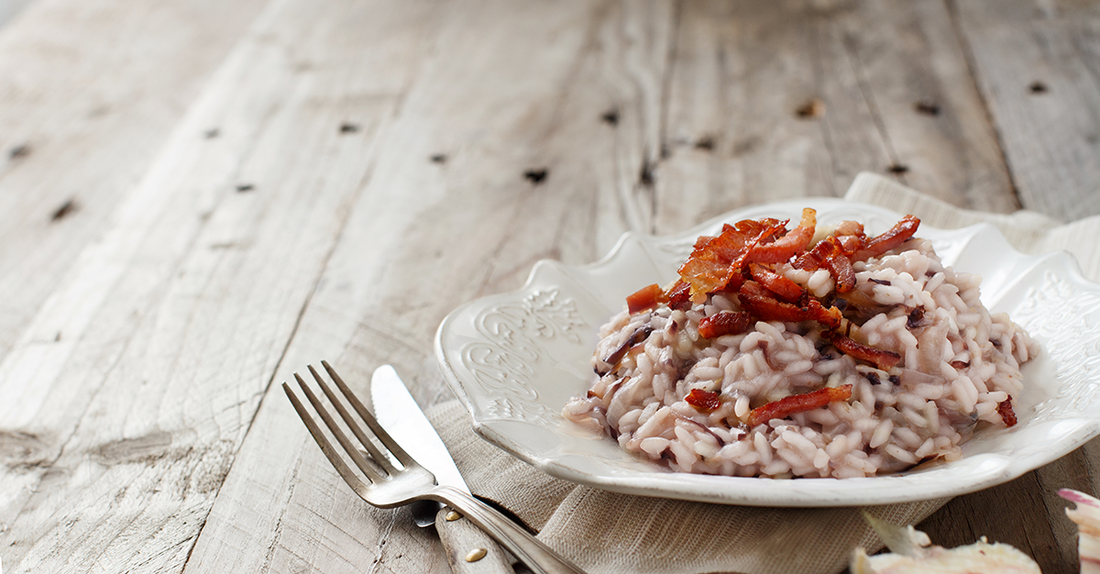 Risoni Low Carb freddi con bacon croccante, robiola, rucola e capperi