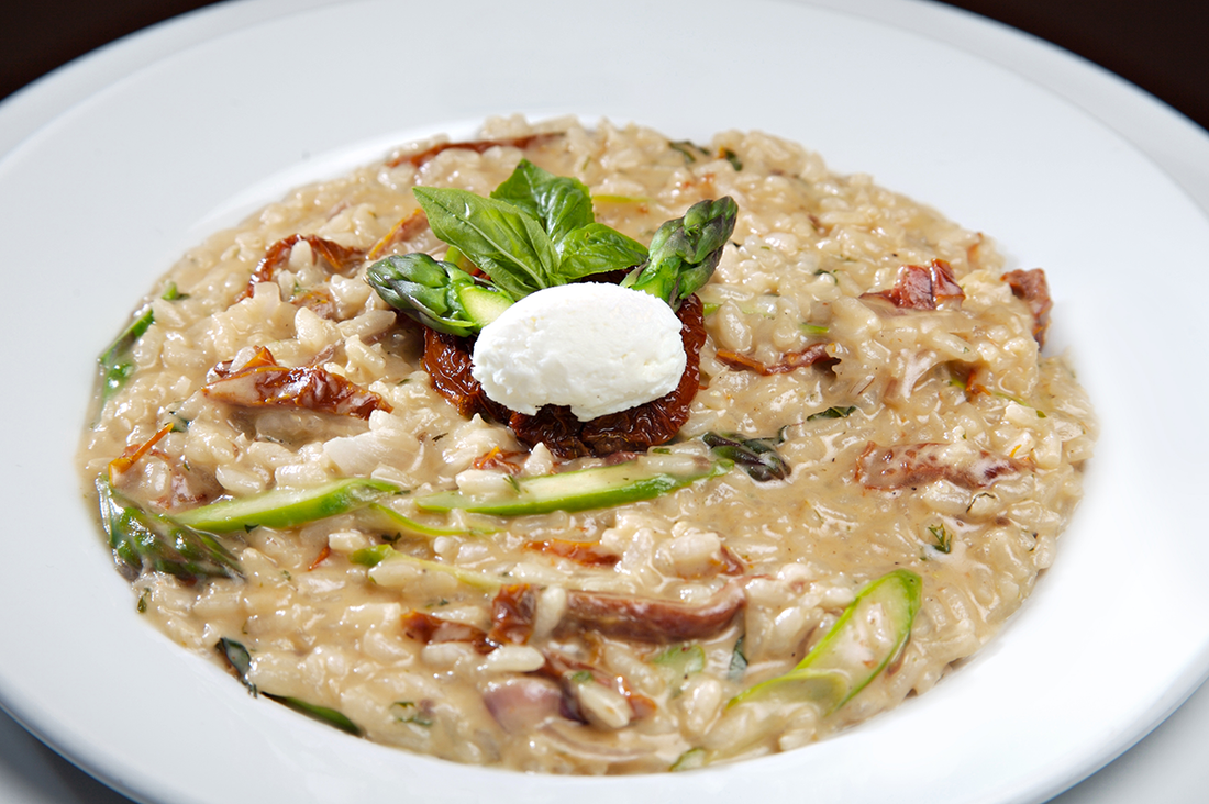 Risoni Low Carb cremosi con asparagi e pomodori secchi