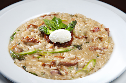 Risoni Low Carb cremosi con asparagi e pomodori secchi