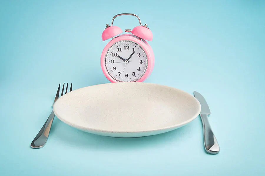 Il Digiuno Intermittente e la Dieta: Una Strategia Antica per Obiettivi Moderni